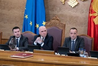 Nurković: Skupštini fali jedan poslanik, postavlja se pitanje šta je većina; Mandić: Naći ćemo rješenje