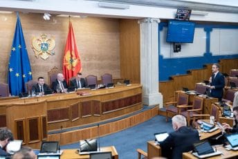 Nikolić: Parlament i Vlada moraju da se uozbilje, ovo je luda kuća; Mugoša većini: Nema više dogovora s vama, ništa nijeste ispoštovali