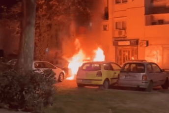 (VIDEO) Na Zabjelu juče izgorio automobil