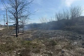 Cetinje: Gorjelo rastinje u Dobrskoj Ploči, brzom intervencijom vatrogasaca spriječeno širenje požara prema šumi