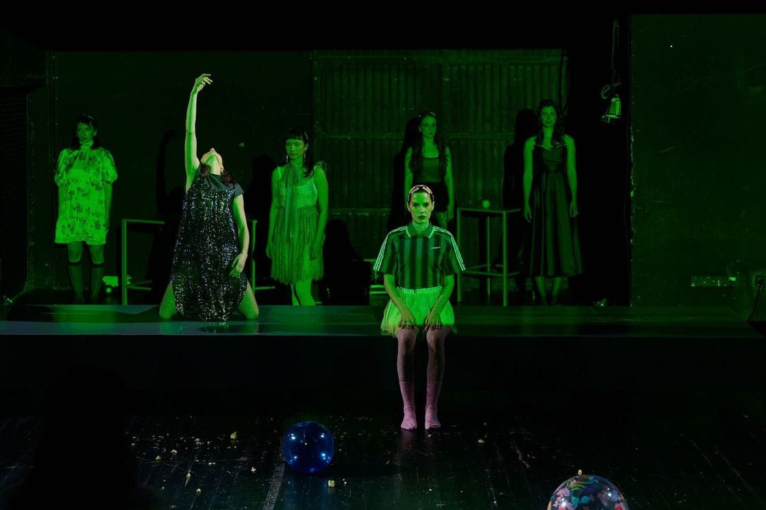 U subotu premijera predstave „Što više jede, praznija postaje“; Novaković: Jedna ćerka, šest faza tugovanja