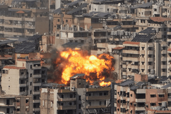 (VIDEO) Irak: U padu američkog aviona poginulo četvoro vojnika; Eksplozije u Dubaiju, dron pogodio zgradu; Avion SAD se srušio u Iraku