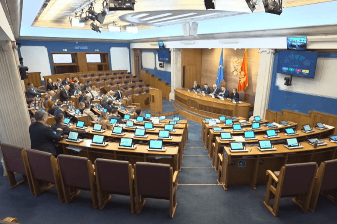 U Skupštini usvojeno šest zakona: Jedan podržao i poslanik opozicije, preostale 41 iz većine