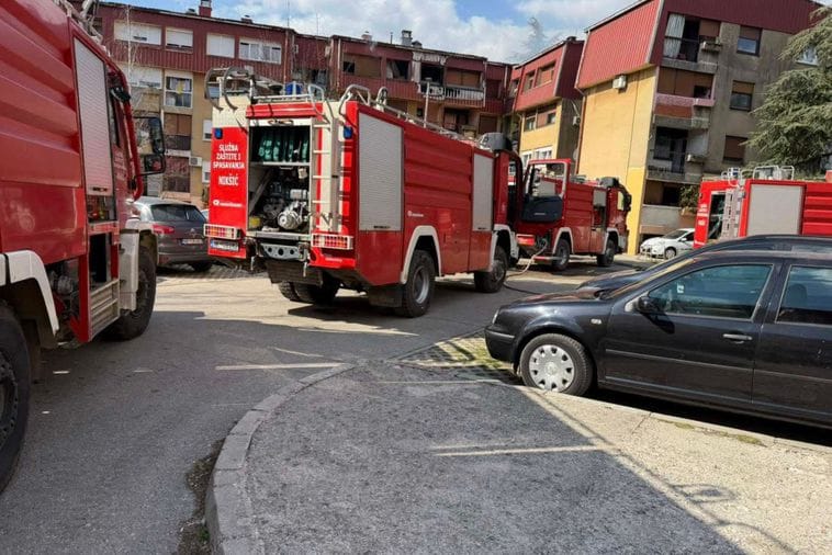 (FOTO) Nikšić: Ugašen požar, vatrogasci spriječili da vatrena stihija zahvati više stanova