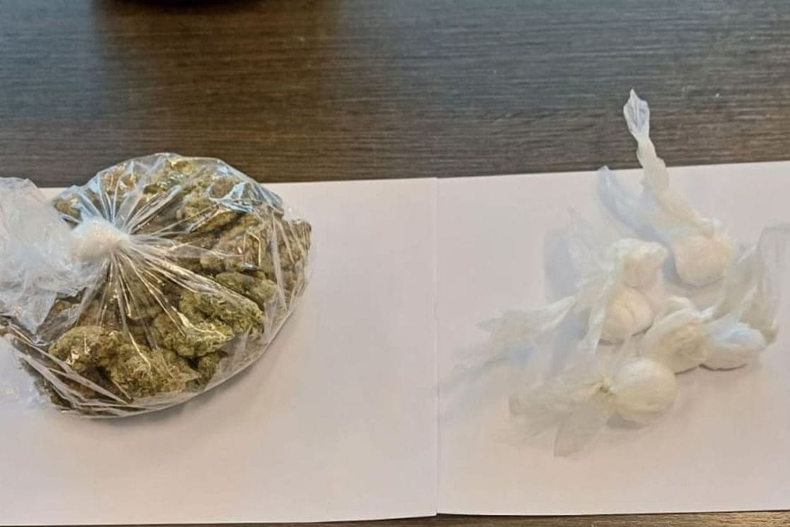Akcija policije u Podgorici: Pronađen kokain, marihuana, pištolj i novac, uhapšene dvije osobe