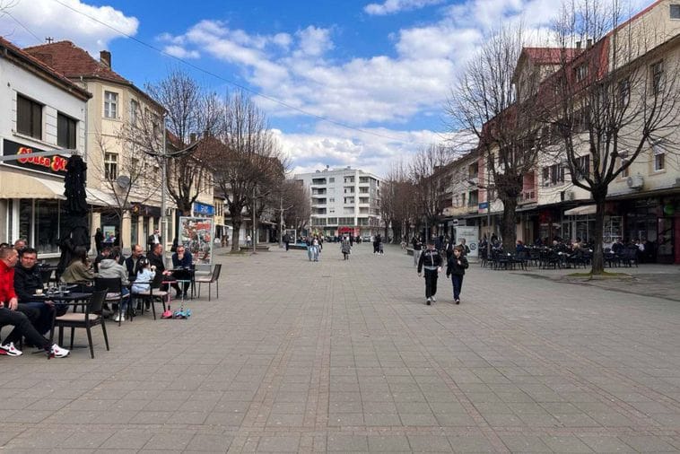 Savjet mladih DPS Berane uputio inicijativu: Informativne table na parkiralištima da budu i na engleskom jeziku Ilustracija