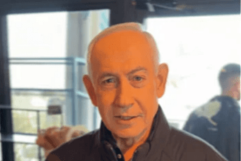 Netanjahu objavio video nakon teorija da je ubijen u iranskom napadu: "Kažu da sam mrtav? Prebroji mi i prste" Netanjahu objavio video nakon teorija da je ubijen u iranskom napadu: "Kažu da sam mrtav? Prebroji mi i prste"