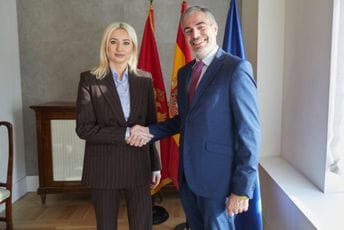 (VIDEO) Gorčević snimak posjete Španiji objavila uz pjesmu Bed Banija o opijanju i golišavim fotografijama (VIDEO) Gorčević snimak posjete Španiji objavila uz pjesmu Bed Banija o opijanju i golišavim fotografijama