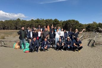 Realizovana ekološka akcija čišćenja dina na Velikoj plaži: Prikupljeno 75 vreća otpada