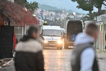 U Makarskoj uhapšeni lažni policajci iz BiH, ubijedili ženu da podigne 30 hiljada eura sa računa 'radi vještačenja'
