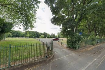 Muškarac pronađen mrtav u kanti za smeće u Velikoj Britaniji: Uhapšene tri osobe