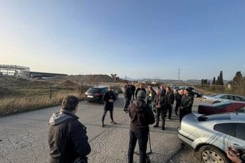 Botunjani se okupili kod gradilišta; Vukčević: Odbacujemo svaku tvrdnju da su mještani učestvovali u paljenju građevinske mašine