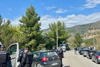 (FOTO) Policija obavljala pojačane kontrole u Škaljarima i kod tunela Vrmac