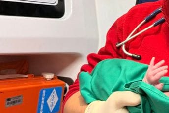 Neobično za današnje vrijeme: Bjelopoljka se porodila kod kuće