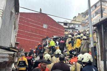 Istanbul: Urušile se dvije zgrade, u ruševinama zarobljeno petoro Istanbul: Urušile se dvije zgrade, u ruševinama zarobljeno petoro