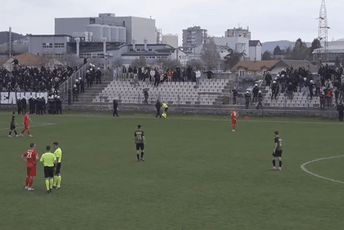 (VIDEO) Nemile scene u derbiju između Čelika i Zabjela: Dječak pogođen u glavu, Došljak nosio dijete preko terena da mu se ukaže pomoć