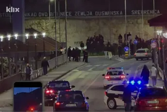 Zbog murala u Stocu izbili neredi, policija kaže da je situacija pod kontrolom