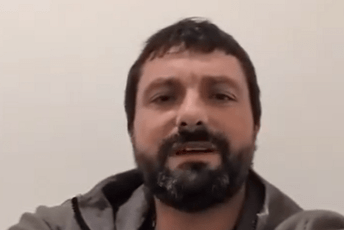 (VIDEO) Opet se oglasio navodni Medenica: Ponovo napada policiju