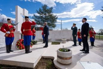 (FOTO) Mandić položio vijenac povodom 27 godina od početka NATO bombardovanja SRJ