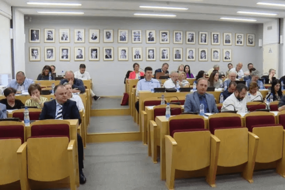 DPS: Novska i Demokrate bi da pobjegnu od sjednice, ali Kolegijum će se kad-tad održati