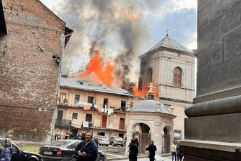 (VIDEO) Snimljen trenutak udara ruskog drona u crkvu u Lavovu