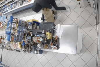 Radnica savladala naoružanog pljačkaša: "Nije me bilo strah, ne krivim pjevača što nije pomogao" (VIDEO)