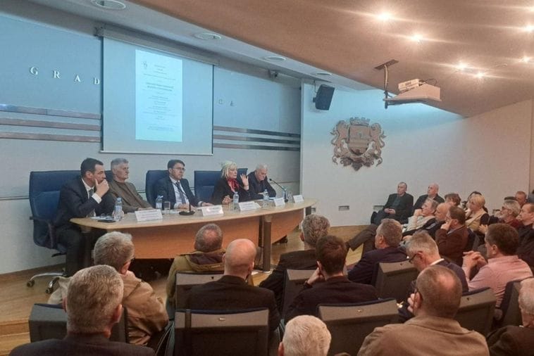 Radulović: Crna Gora između evropskog puta i bosanizacije; Rastoder: Suština je u odgovoru na pitanje ko je uzurpirao pravo građaninu