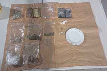 Uhapšene dvije osobe u Podgorici, među njima i maloljetnik: Pronađen kokain, marihuana, drobilice i materijali za pakovanje