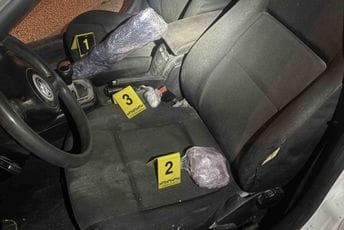 (FOTO) Berane: Policija zaustavila vozilo, dvije osobe pobjegle, vozač uhapšen