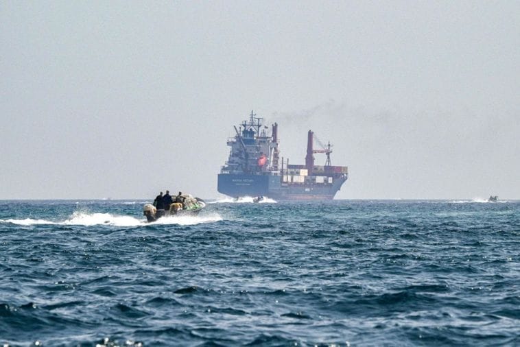 SAD pogodile naftni tanker u Hormuzu, koristili rakete "Hellfire"; Ministri odbrane SAD i Izraela o operacijama u Iranu