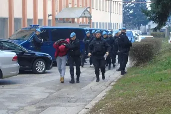 Jedan od vođa "škaljaraca" pred sudom u BiH: Negirao da je kriv za pranje novca i trgovinu narkoticima Jedan od vođa "škaljaraca" pred sudom u BiH: Negirao da je kriv za pranje novca i trgovinu narkoticima