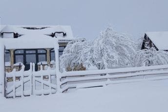 (FOTO/VIDEO) Snijeg u okolini Podgorice