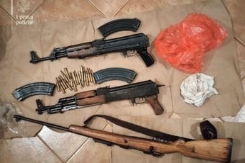 Uhapšen Podgoričanin: Kod njega pronađene automatske puške Uhapšen Podgoričanin: Kod njega pronađene automatske puške