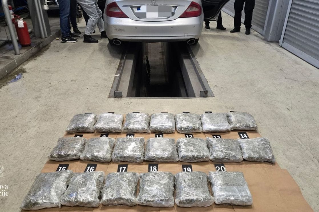 Zećanin uhapšen na Dobrakovu: Pokušao da prokrijumčari 21 kilogram marihuane (FOTO)