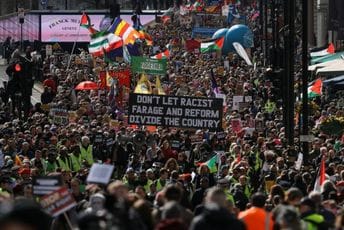 "Marš za zaustavljanje krajnje desnice": Desetine hiljada demonstranata izašle na ulice Londona