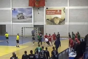 Težak incident u Pljevljima: Damjanović nasrnuo na igrače Rudara, jedan nepomično ležao na parketu (VIDEO)