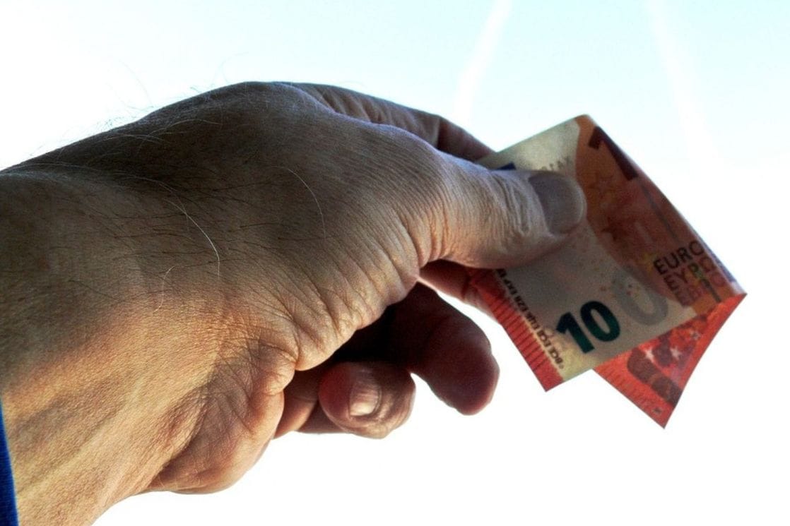 Uhapšen državljanin Srbije: Pokušao da podmiti policajca sa 10 eura zbog neprijavljenog boravka u Crnoj Gori