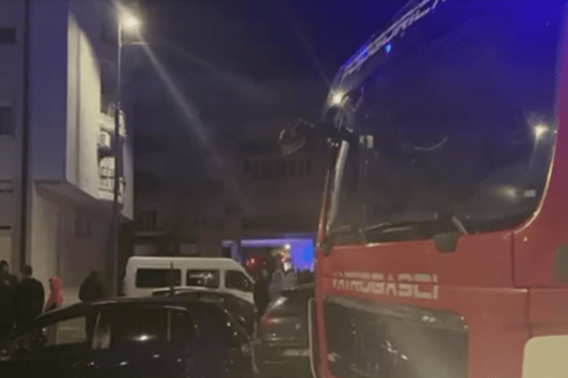 Podgorica: U garaži stambene zgrade u Ulici Crnogorskih serdara došlo do požara na vozilu, izgorio jedan autombil