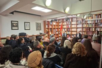 Lorans: Maternji jezik je kao majka koja me grli, kroz tekstove nastojim da tu ljubav jeziku i književnosti vratim