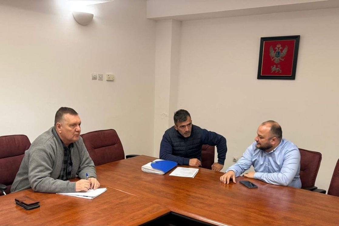 Ružić razgovarao sa ocem dječaka iz Bara: Tražićemo izmjenu Pravilnika kako bi se obezbijedila adekvatna medicinska rehabilitacija