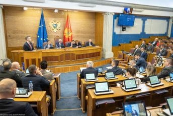 Premijerski sat protekao uz uvrede i dobacivanja; Spajić: Država danonoćno prati situaciju, radimo sve što možemo