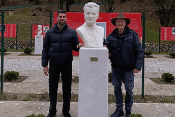 Novak Đoković posjetio Visoko, sreo se sa Semirom Osmanagićem Novak Đoković posjetio Visoko, sreo se sa Semirom Osmanagićem