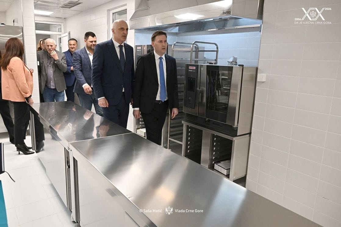 Šimun obišao interno odjeljenje u Domu zdravlja i kuhinju u Opštoj bolnici u Nikšiću: Kvalitetnija zdravstvena zaštita pacijenata zahvaljujući ovim projektima