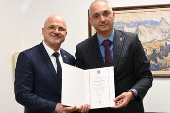 Za predan rad na očuvanju identiteta, jezika i kulture crnogorske manjine u Albaniji: Zahvalnica Matice crnogorske Marinku Ćulafiću