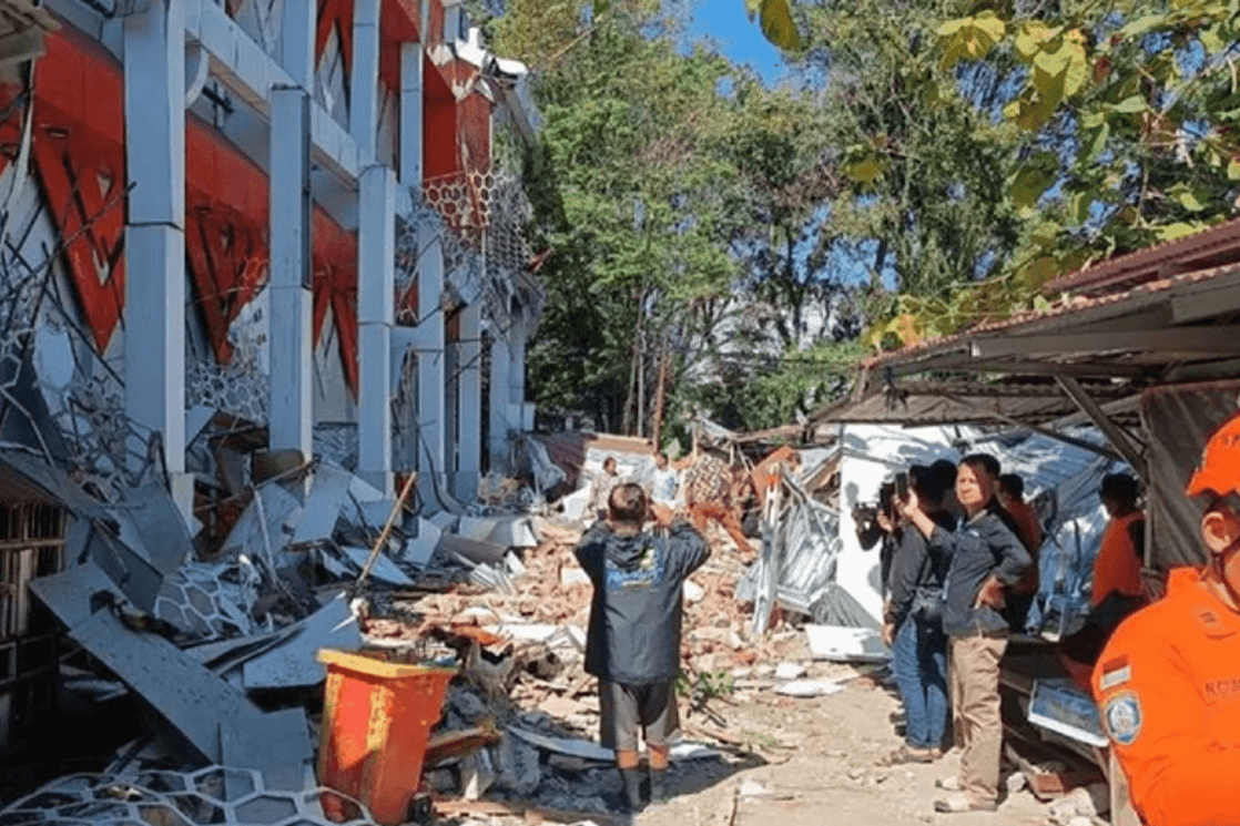 (VIDEO) Snažan zemljotres jačine 7,4 po Rihteru pogodio Indoneziju