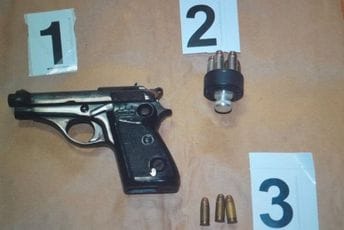 (FOTO) U Danilovgradu i Cetinju oduzeto šest komada vatrenog oružja i preko 400 komada municije: Uhapšena jedna osoba