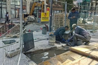 Rekonstrukcija Ulice Slobode kasni mjesecima, izvođač od 1. aprila dnevno plaća penale u iznosu 1.000 eura Rekonstrukcija Ulice Slobode kasni mjesecima, izvođač od 1. aprila dnevno plaća penale u iznosu 1.000 eura