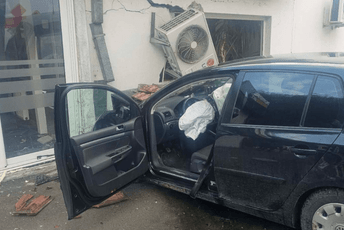 Bijelo Polje: Autom udario u kafanu