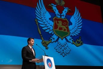 Božović: Država da prizna da je trobojka dio istorije Crne Gore Božović: Država da prizna da je trobojka dio istorije Crne Gore