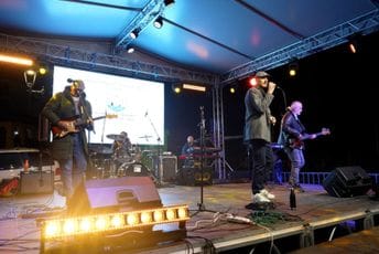 (FOTO/VIDEO) Ulcinj slavio Dan Opštine uz Perper, lokalne zvuke i regionalnu zvijezdu Fifi